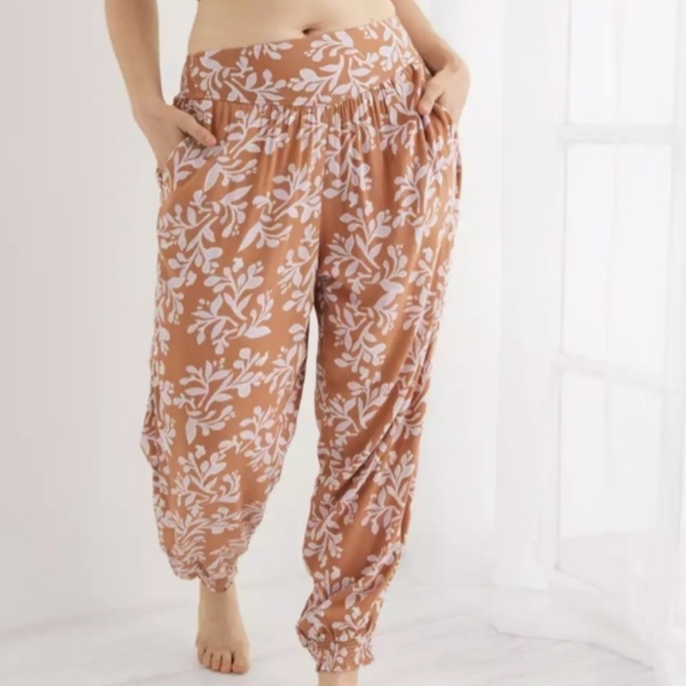 Women's Floral Print Harem Pants - Rust